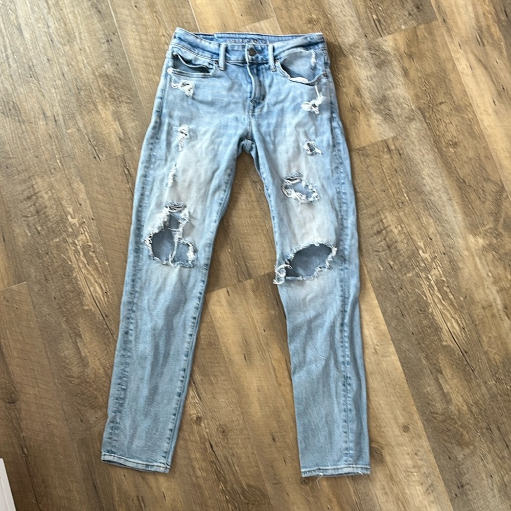 American Eagle 28-32 distressed men’s light wash skinny jeans